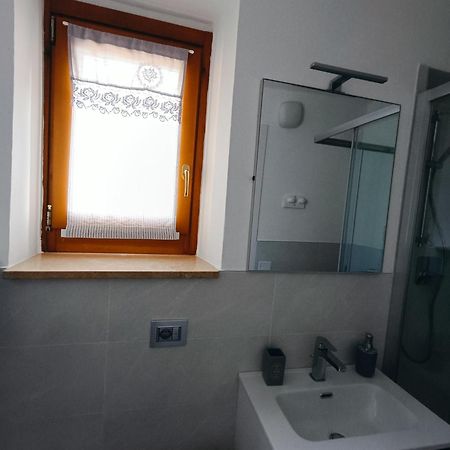 Casa Lisetta, 3-Room Apartment With Lake View Torri Del Benaco Ngoại thất bức ảnh
